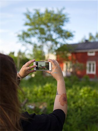 simsearch:6126-09204829,k - Woman photographing house Stock Photo - Premium Royalty-Free, Code: 6126-09104235