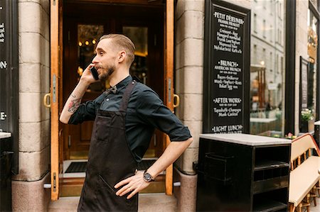 simsearch:6102-03867381,k - Baker on phone outside bakery in Sweden Photographie de stock - Premium Libres de Droits, Code: 6126-09104492