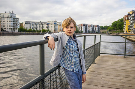 simsearch:6126-09267387,k - Boy posing next to a river Photographie de stock - Premium Libres de Droits, Code: 6126-09266186