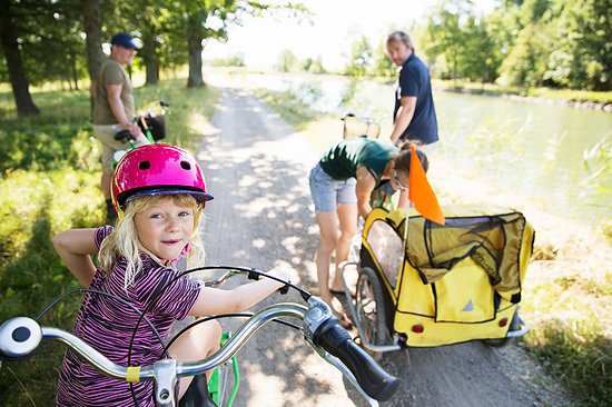 Family cycling by canal Stock Photo - Premium Royalty-Free, Image code: 6126-09266112