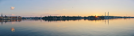 djurgarden - Panorama of skyline by sea at sunset in Stockholm, Sweden Photographie de stock - Premium Libres de Droits, Code: 6126-09266228