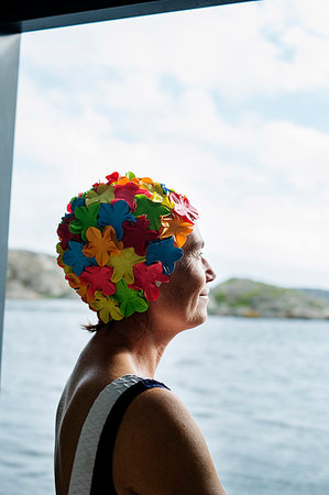 Portrait of mature woman wearing swimming cap Photographie de stock - Premium Libres de Droits, Code: 6126-09266548