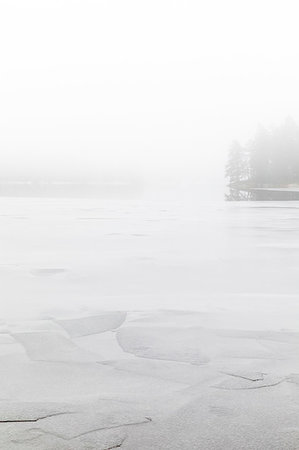 simsearch:6126-09266676,k - Fog on frozen Stora Skiren lake in Finspang, Sweden Stockbilder - Premium RF Lizenzfrei, Bildnummer: 6126-09266689