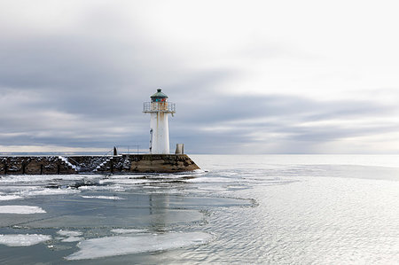 simsearch:6126-09204311,k - Lighthouse at Lake Vattern in Sweden Photographie de stock - Premium Libres de Droits, Code: 6126-09266624
