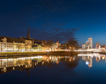 simsearch:6126-09267018,k - Illuminated buildings at night in Malmo, Sweden Foto de stock - Sin royalties Premium, Código: 6126-09266768