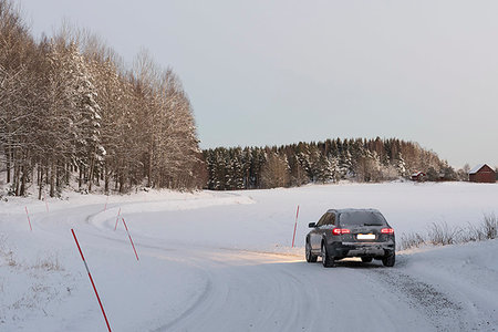 simsearch:6126-09266740,k - Car driving on snowy rural road Photographie de stock - Premium Libres de Droits, Code: 6126-09266728