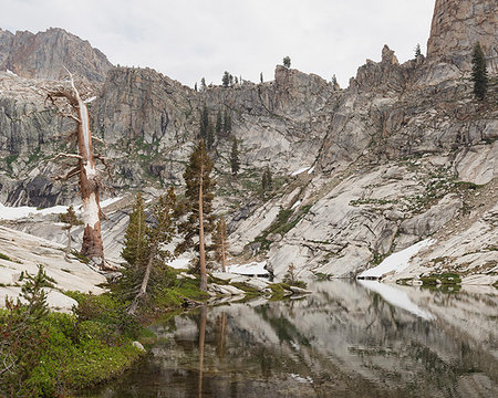 simsearch:6126-09266832,k - Lake Pear in Sequoia National Park in California Foto de stock - Sin royalties Premium, Código: 6126-09266841