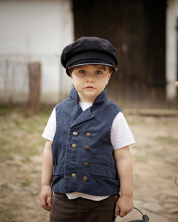 simsearch:6126-09267387,k - Portrait of boy wearing hat Photographie de stock - Premium Libres de Droits, Code: 6126-09266858