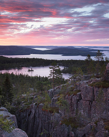 simsearch:6126-09266832,k - Cliffs and forest by Baltic Sea at sunset in Skuleskogen National Park, Sweden Foto de stock - Sin royalties Premium, Código: 6126-09267047