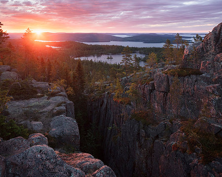 simsearch:6126-09266832,k - Cliffs and forest by Baltic Sea at sunset in Skuleskogen National Park, Sweden Foto de stock - Sin royalties Premium, Código: 6126-09267049