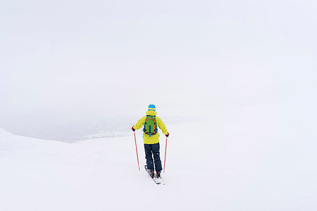 simsearch:6126-09266983,k - Man skiing Photographie de stock - Premium Libres de Droits, Code: 6126-09267174