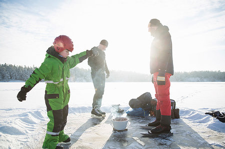 family cooking barbecues - Boy and men with barbeque on frozen Drang lake in Uppland, Sweden Stock Photo - Premium Royalty-Free, Code: 6126-09267372