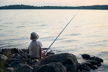 simsearch:6126-09267387,k - Boy fishing in lake Photographie de stock - Premium Libres de Droits, Code: 6126-09267410