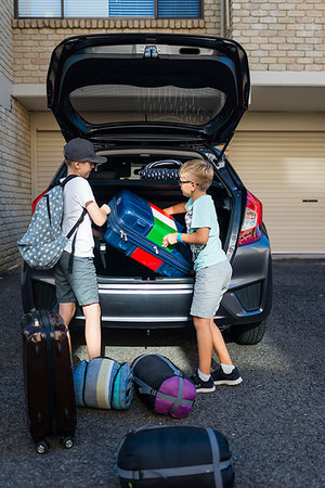 family loading car - Boys unloading suitcase from car boot Stock Photo - Premium Royalty-Free, Code: 6126-09267604