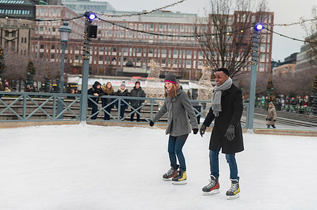 simsearch:6126-09267820,k - Couple ice skating Photographie de stock - Premium Libres de Droits, Code: 6126-09267826