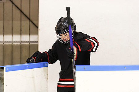 simsearch:6126-09268052,k - Girl in ice hockey uniform Photographie de stock - Premium Libres de Droits, Code: 6126-09268052