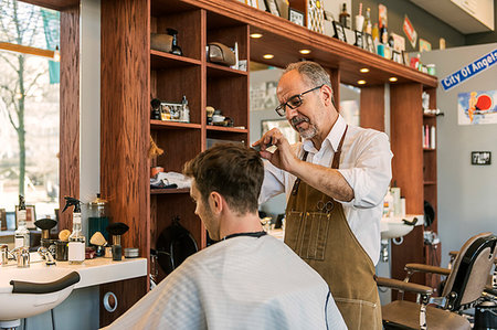 Barber cutting young man´s hair Stock Photo - Premium Royalty-Free, Code: 6126-09268196