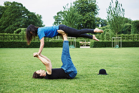 region hovedstaden - Acrobats in a park in Copenhagen Photographie de stock - Premium Libres de Droits, Code: 6126-09204257