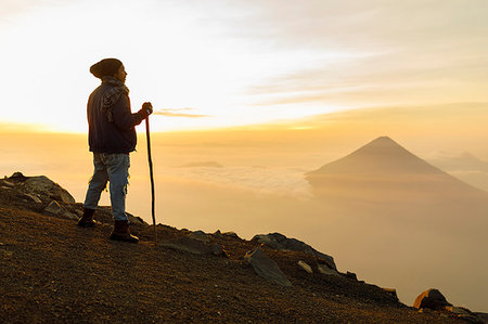 simsearch:6126-09204311,k - Man hiking mountain in Guatemala Photographie de stock - Premium Libres de Droits, Code: 6126-09204307