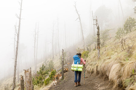 simsearch:6126-09204311,k - Man hiking mountain in Guatemala Photographie de stock - Premium Libres de Droits, Code: 6126-09204305