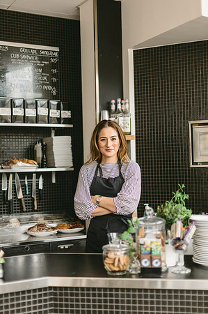 simsearch:6126-09204829,k - Portrait of barista behind counter in cafe Stock Photo - Premium Royalty-Free, Code: 6126-09204814