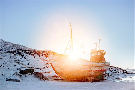 Coastline with trawler on sunny day Stock Photo - Premium Royalty-Free, Code: 6127-08952169
