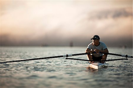 simsearch:6128-08747668,k - Mid-adult man sea rowing Stock Photo - Premium Royalty-Free, Code: 6128-08747673