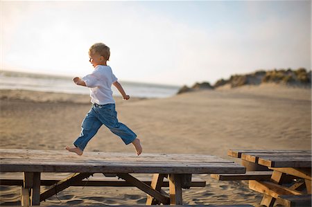 simsearch:6128-08747866,k - Boy running on table tops Foto de stock - Sin royalties Premium, Código: 6128-08747689