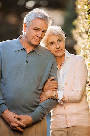 simsearch:6128-08747740,k - Portrait of a mature couple standing arm in arm. Stock Photo - Premium Royalty-Free, Code: 6128-08747739