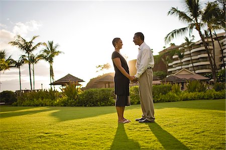 Couple face to face with palm trees behind. Photographie de stock - Premium Libres de Droits, Code: 6128-08766579