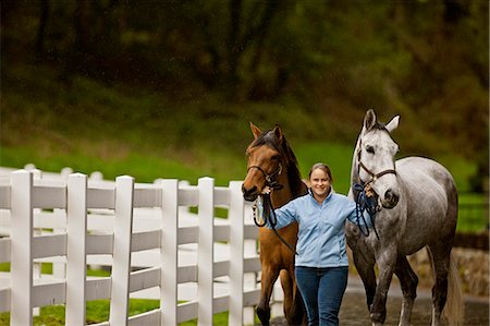 domador (hombre y mujer) - Young horse trainer exercising her horses. Foto de stock - Sin royalties Premium, Código: 6128-08766740