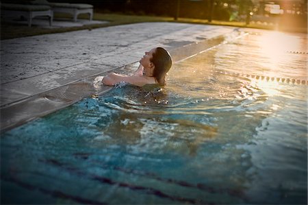 palmetto - Woman swimming in a pool Stock Photo - Premium Royalty-Free, Code: 6128-08780481