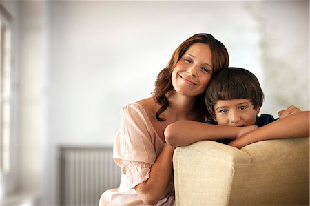 simsearch:6128-08737851,k - Portrait of woman at home with her son. Stockbilder - Premium RF Lizenzfrei, Bildnummer: 6128-08780693