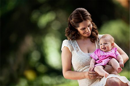 simsearch:6128-08780782,k - Mother holding her baby girl. Foto de stock - Royalty Free Premium, Número: 6128-08780697