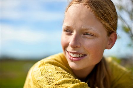 Smiling teenage girl in rural setting. Photographie de stock - Premium Libres de Droits, Code: 6128-08780892