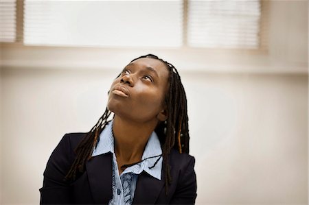 simsearch:6128-08727668,k - Woman with dreadlocks looking up to the sky Stock Photo - Premium Royalty-Free, Code: 6128-08798885