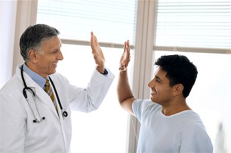 exam success - Senior doctor consulting with a patient after a medical exam. Stock Photo - Premium Royalty-Free, Code: 6128-08798980