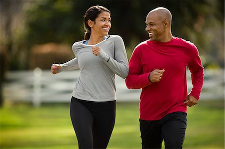 simsearch:6128-08727475,k - Happy young couple go for a run together in the park. Photographie de stock - Premium Libres de Droits, Code: 6128-08727545