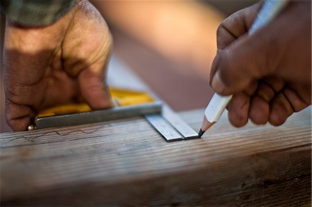 Builder cutting a piece of wood with a circular saw. Fotografie stock - Premium Royalty-Free, Codice: 6128-08727708