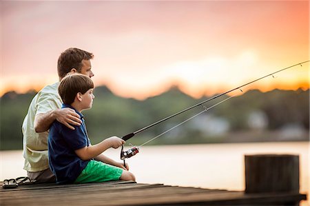 simsearch:6128-08738251,k - Father and son fishing from a pier. Foto de stock - Sin royalties Premium, Código: 6128-08728065