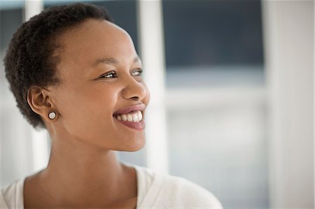 simsearch:6128-08728169,k - Portrait of a smiling young woman. Stock Photo - Premium Royalty-Free, Code: 6128-08728168