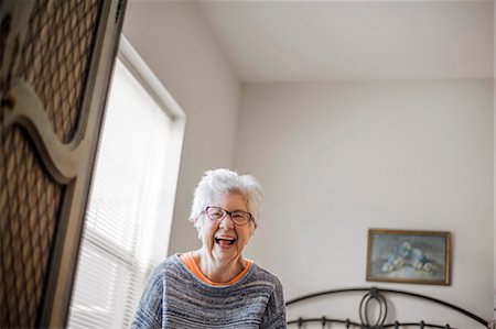 revestimiento interior - Senior woman enjoying retirement. Foto de stock - Sin royalties Premium, Código: 6128-08728396