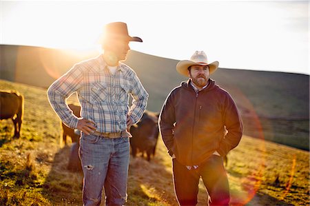 ranch - Two farmers standing on a paddock. Stockbilder - Premium RF Lizenzfrei, Bildnummer: 6128-08737559