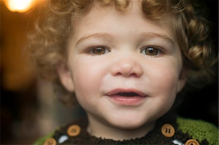 simsearch:693-06018571,k - Portrait of a young boy with curly hair. Fotografie stock - Premium Royalty-Free, Codice: 6128-08738243