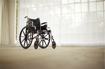 retired pictogram - Wheelchair sitting in an empty room. Stock Photo - Premium Royalty-Free, Code: 6128-08738260