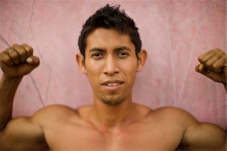 Portrait of a shirtless young man flexing his muscles. Foto de stock - Sin royalties Premium, Código: 6128-08738351