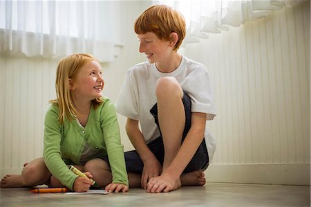 simsearch:649-08563671,k - Happy young boy smiling at his younger sister. Stock Photo - Premium Royalty-Free, Code: 6128-08738367