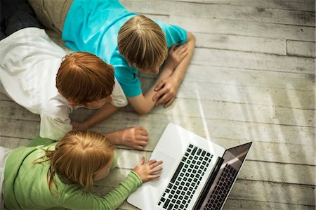 simsearch:649-08563671,k - Happy siblings playing with a laptop computer. Stock Photo - Premium Royalty-Free, Code: 6128-08738373