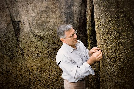 simsearch:622-06190937,k - Mature man looking at lichen growing on a rock. Stock Photo - Premium Royalty-Free, Code: 6128-08825383