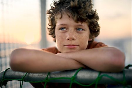 simsearch:6128-08728230,k - Portrait of a thoughtful young boy on a boat. Fotografie stock - Premium Royalty-Free, Codice: 6128-08825457